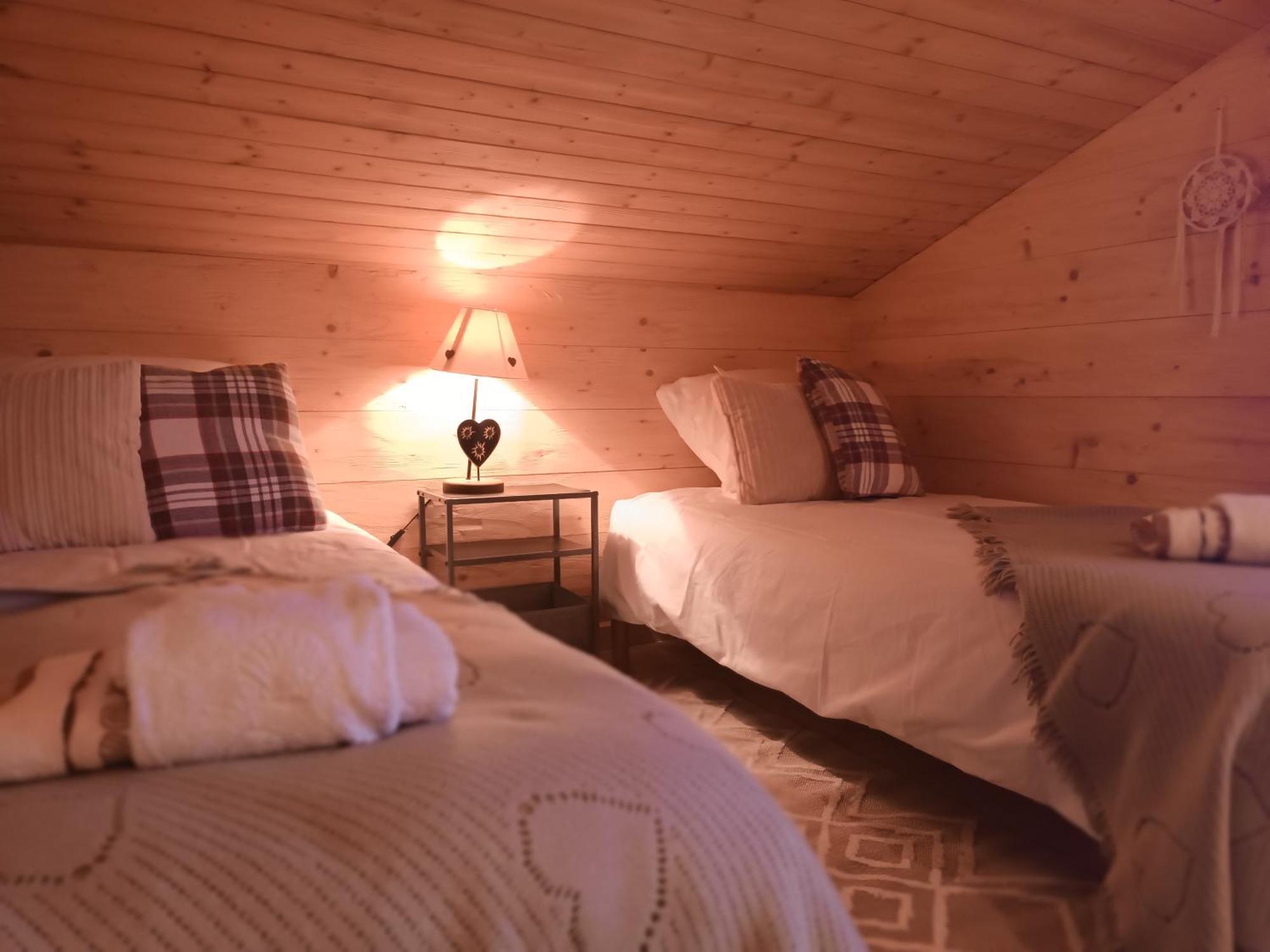 Charming Family Chalet For 8 People, With Private Hot Tub Les Clefs Экстерьер фото